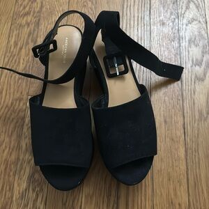 Black platform sandals
